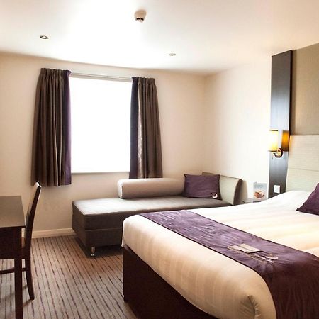 Premier Inn Guildford North - A3 Kültér fotó