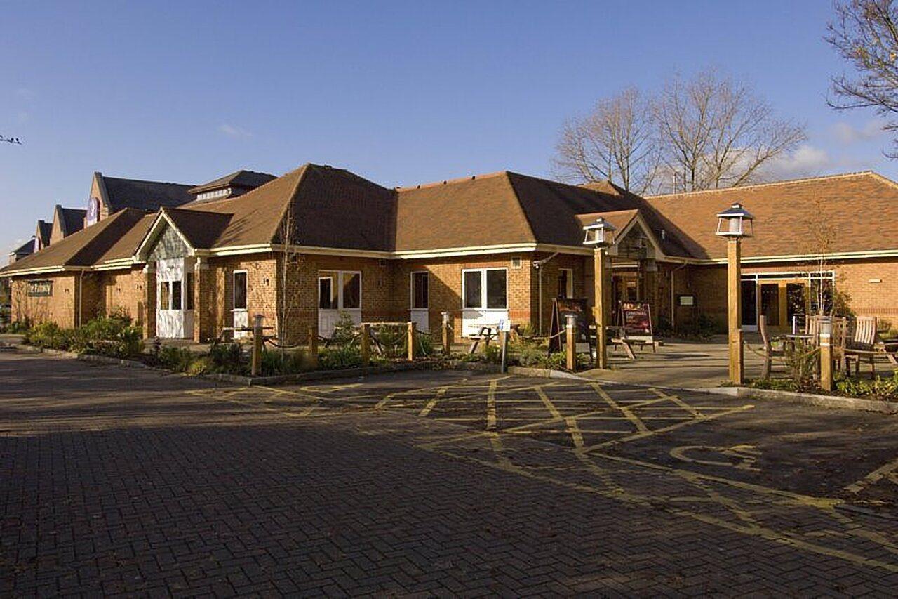 Premier Inn Guildford North - A3 Kültér fotó