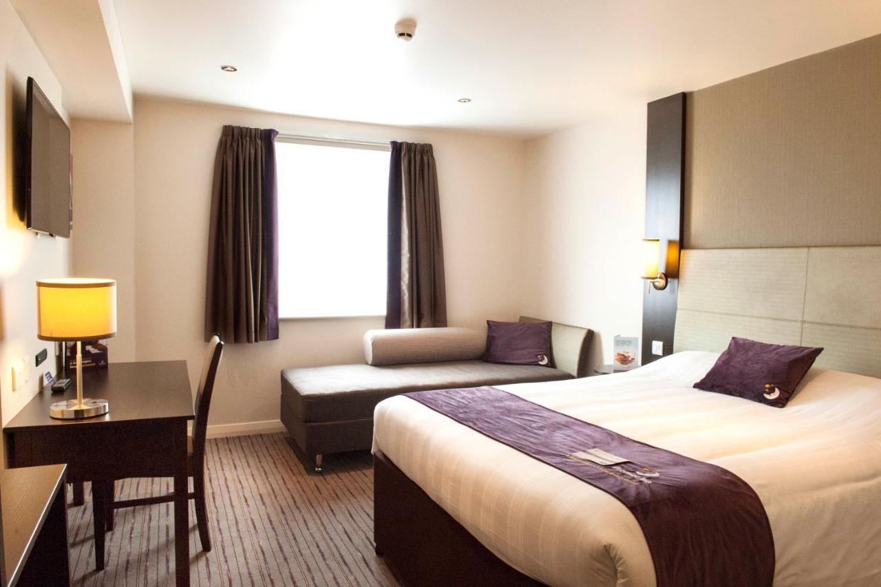 Premier Inn Guildford North - A3 Kültér fotó