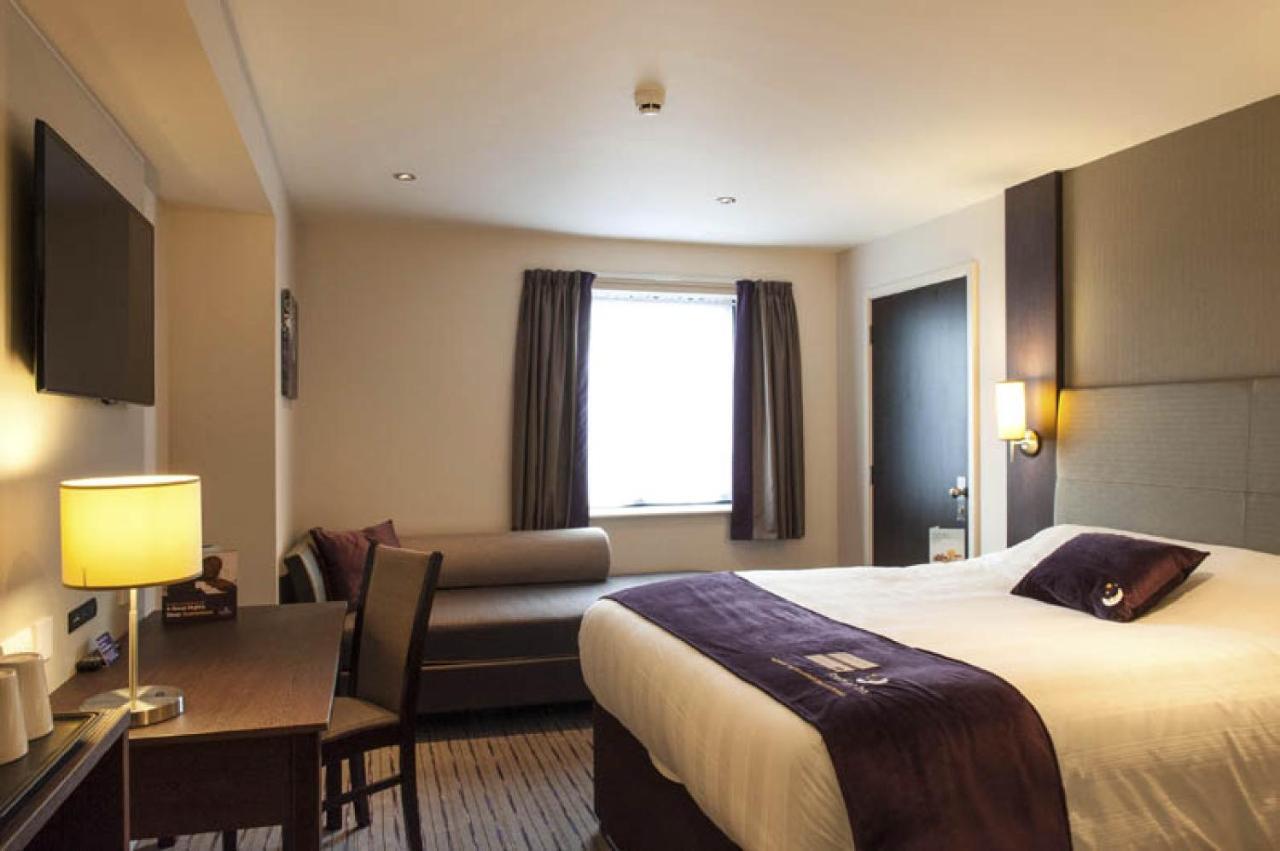 Premier Inn Guildford North - A3 Kültér fotó
