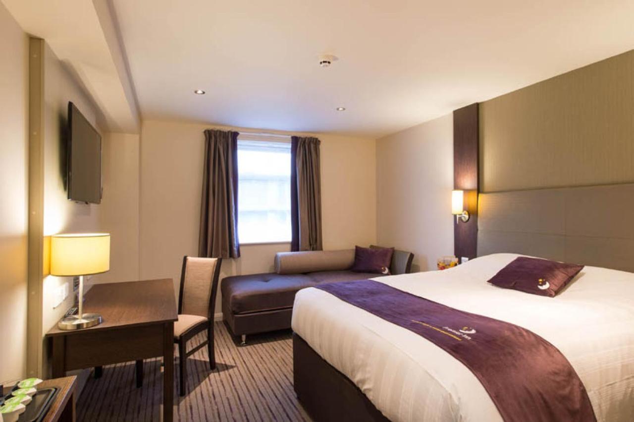 Premier Inn Guildford North - A3 Kültér fotó