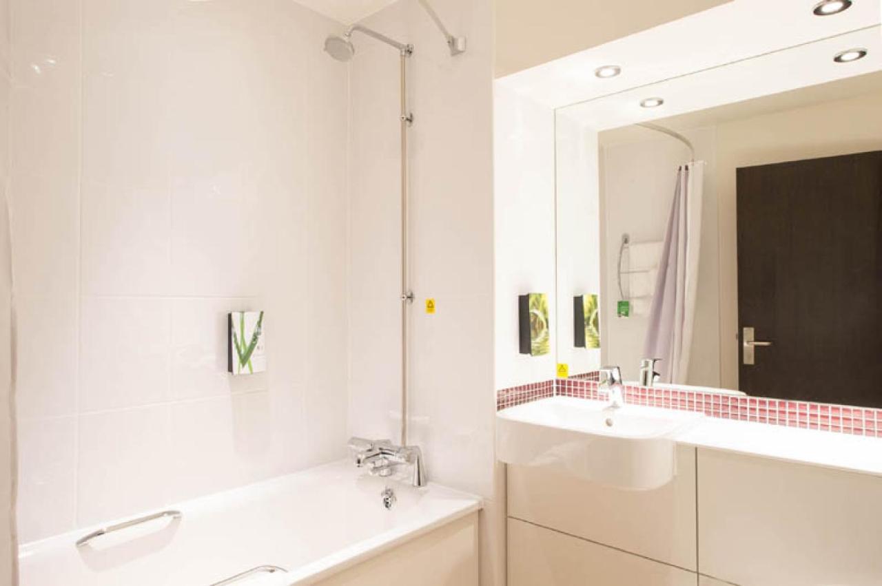 Premier Inn Guildford North - A3 Kültér fotó
